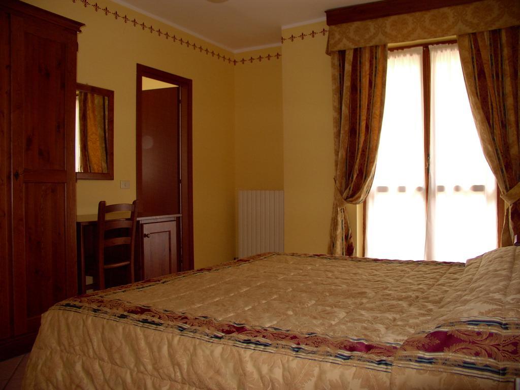 Hotel Londra Acceglio Habitación foto